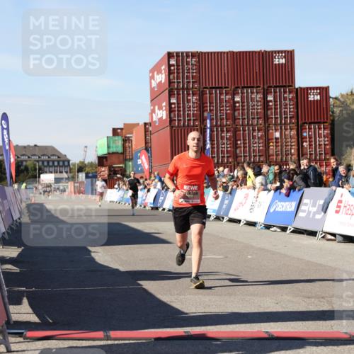 03.10.2025 - Köhlbrandbrückenlauf Lena Gebhardt http://msf.ph/oto/9039217 03.10.2025 12:55:00 Ziel 5765, 6151 meine-sportfotos.de