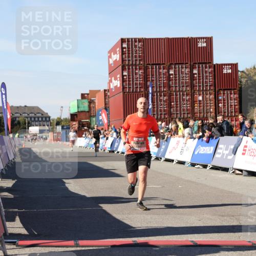 03.10.2025 - Köhlbrandbrückenlauf Lena Gebhardt http://msf.ph/oto/9039222 03.10.2025 12:55:00 Ziel 5765, 6151 meine-sportfotos.de