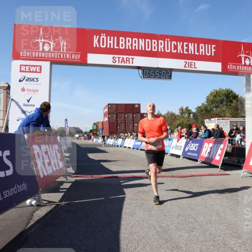 03.10.2025 - Köhlbrandbrückenlauf Lena Gebhardt http://msf.ph/oto/9039227 03.10.2025 12:55:02 Ziel 5765, 6410 meine-sportfotos.de