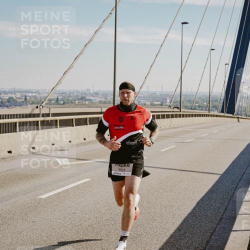 03.10.2025 - Köhlbrandbrückenlauf Michael Burmester http://msf.ph/oto/9039231 03.10.2025 12:17:47 Position 1 6514 meine-sportfotos.de