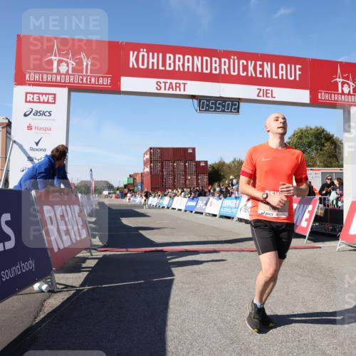 03.10.2025 - Köhlbrandbrückenlauf Lena Gebhardt http://msf.ph/oto/9039242 03.10.2025 12:55:03 Ziel 5765, 6410 meine-sportfotos.de