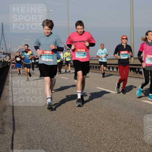 03.10.2025 - Köhlbrandbrückenlauf Fabian Wolf http://msf.ph/oto/9039269 03.10.2025 09:53:32 Position 3 1753, 1755, 1670, 1355 meine-sportfotos.de