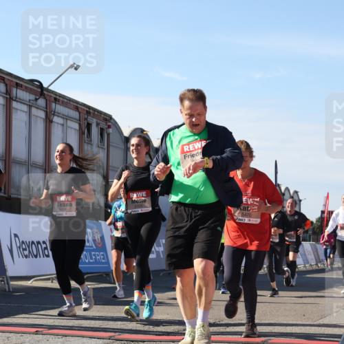 03.10.2025 - Köhlbrandbrückenlauf Luisa Fischer http://msf.ph/oto/9039278 03.10.2025 13:29:30 Ziel 5340, 5366, 5470, 5482, 5514, 5601, 6156, 6334, 6335, 6336, 6351, 6387, 6439, 6539, 6543, 6554, 6555 meine-sportfotos.de