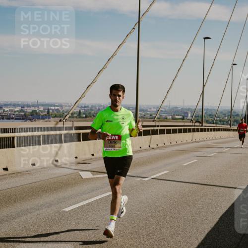 03.10.2025 - Köhlbrandbrückenlauf Michael Burmester http://msf.ph/oto/9039285 03.10.2025 12:18:15 Position 1 6248 meine-sportfotos.de