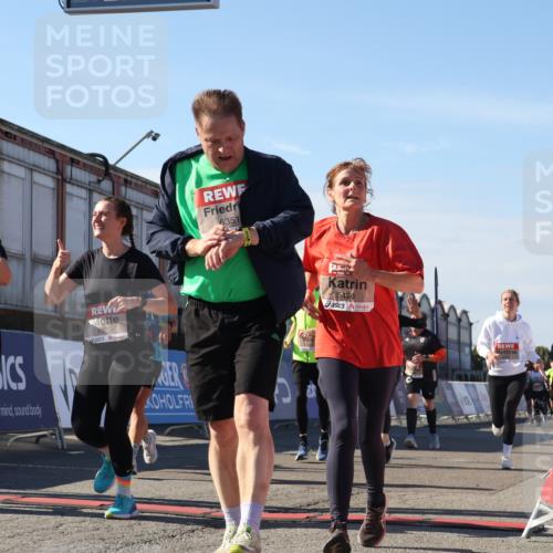 03.10.2025 - Köhlbrandbrückenlauf Luisa Fischer http://msf.ph/oto/9039286 03.10.2025 13:29:31 Ziel 5340, 5366, 5470, 5482, 5514, 5601, 6156, 6334, 6335, 6336, 6351, 6387, 6439, 6539, 6543, 6554, 6555 meine-sportfotos.de