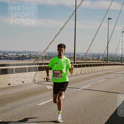 03.10.2025 - Köhlbrandbrückenlauf Michael Burmester http://msf.ph/oto/9039289 03.10.2025 12:18:15 Position 1 6248 meine-sportfotos.de