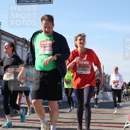 03.10.2025 - Köhlbrandbrückenlauf Luisa Fischer http://msf.ph/oto/9039290 03.10.2025 13:29:31 Ziel 5340, 5366, 5470, 5482, 5514, 5601, 6156, 6334, 6335, 6336, 6351, 6387, 6439, 6539, 6543, 6554, 6555 meine-sportfotos.de