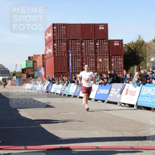03.10.2025 - Köhlbrandbrückenlauf Lena Gebhardt http://msf.ph/oto/9039291 03.10.2025 12:55:11 Ziel 5765, 6130, 6410 meine-sportfotos.de