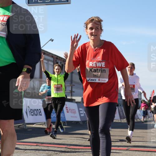 03.10.2025 - Köhlbrandbrückenlauf Luisa Fischer http://msf.ph/oto/9039297 03.10.2025 13:29:32 Ziel 5340, 5366, 5470, 5482, 5514, 5601, 6156, 6334, 6335, 6336, 6351, 6387, 6439, 6539, 6543, 6554, 6555 meine-sportfotos.de