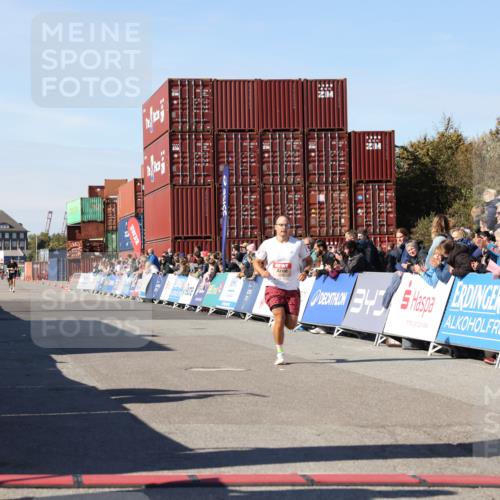 03.10.2025 - Köhlbrandbrückenlauf Lena Gebhardt http://msf.ph/oto/9039300 03.10.2025 12:55:11 Ziel 5765, 6130, 6410 meine-sportfotos.de
