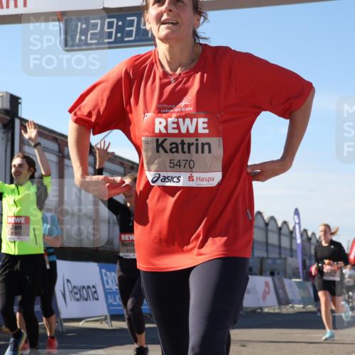 03.10.2025 - Köhlbrandbrückenlauf Luisa Fischer http://msf.ph/oto/9039305 03.10.2025 13:29:33 Ziel 5340, 5366, 5470, 5482, 5514, 5601, 6093, 6156, 6215, 6334, 6335, 6336, 6351, 6387, 6439, 6539, 6543, 6554, 6555 meine-sportfotos.de