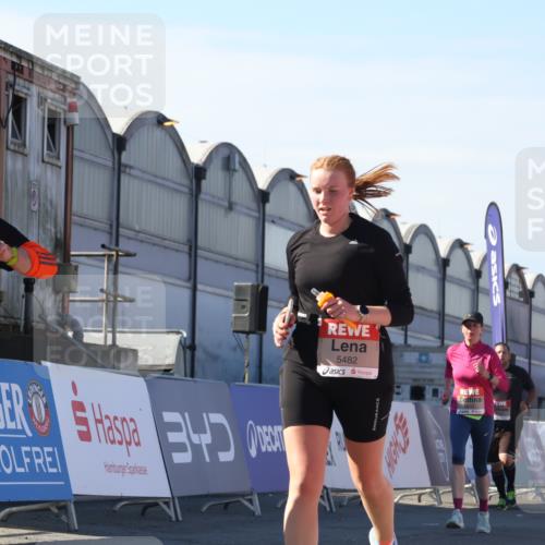 03.10.2025 - Köhlbrandbrückenlauf Luisa Fischer http://msf.ph/oto/9039311 03.10.2025 13:29:34 Ziel 5340, 5470, 5482, 5514, 5601, 6093, 6156, 6215, 6334, 6335, 6336, 6351, 6387, 6439, 6539, 6543, 6554, 6555 meine-sportfotos.de
