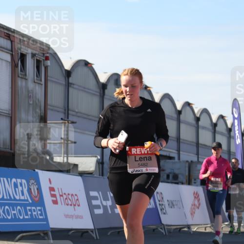 03.10.2025 - Köhlbrandbrückenlauf Luisa Fischer http://msf.ph/oto/9039314 03.10.2025 13:29:35 Ziel 5340, 5470, 5482, 5514, 5601, 6093, 6156, 6215, 6334, 6335, 6336, 6351, 6387, 6439, 6539, 6543, 6554, 6555 meine-sportfotos.de