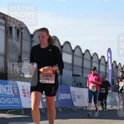 03.10.2025 - Köhlbrandbrückenlauf Luisa Fischer http://msf.ph/oto/9039321 03.10.2025 13:29:35 Ziel 5340, 5470, 5482, 5514, 5601, 6093, 6156, 6215, 6334, 6335, 6336, 6351, 6387, 6439, 6539, 6543, 6554, 6555 meine-sportfotos.de