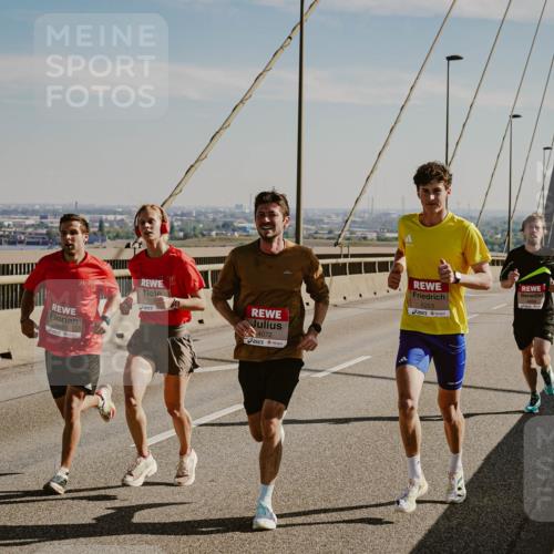 03.10.2025 - Köhlbrandbrückenlauf Michael Burmester http://msf.ph/oto/9039322 03.10.2025 12:18:22 Position 1 4072, 6253, 14035 meine-sportfotos.de