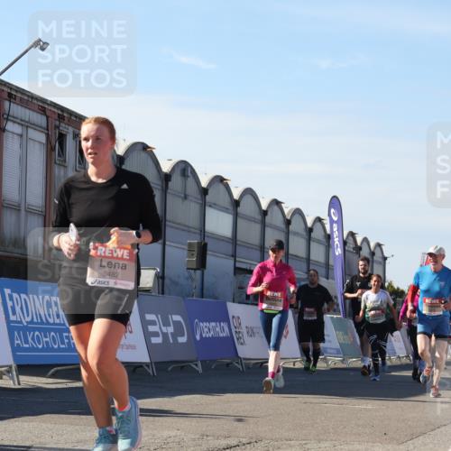 03.10.2025 - Köhlbrandbrückenlauf Luisa Fischer http://msf.ph/oto/9039324 03.10.2025 13:29:35 Ziel 5340, 5470, 5482, 5514, 5601, 6093, 6156, 6215, 6334, 6335, 6336, 6351, 6387, 6439, 6539, 6543, 6554, 6555 meine-sportfotos.de