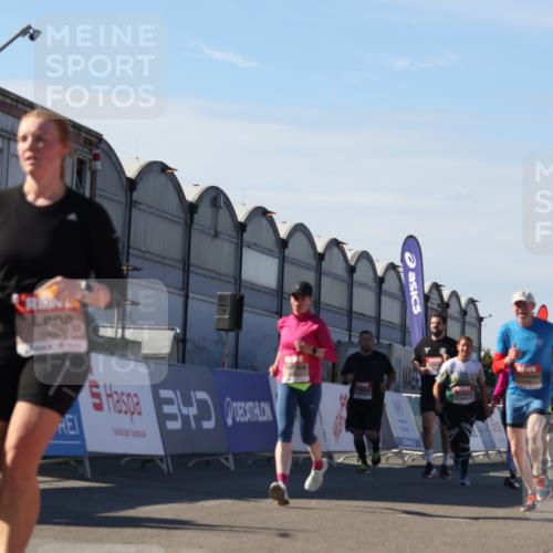 03.10.2025 - Köhlbrandbrückenlauf Luisa Fischer http://msf.ph/oto/9039328 03.10.2025 13:29:36 Ziel 5470, 5482, 5601, 6093, 6156, 6215, 6334, 6335, 6336, 6351, 6387, 6439, 6539, 6543, 6554, 6555 meine-sportfotos.de