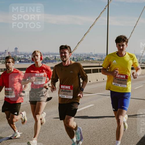 03.10.2025 - Köhlbrandbrückenlauf Michael Burmester http://msf.ph/oto/9039330 03.10.2025 12:18:23 Position 1 5687, 5688, 4072, 6253, 4035 meine-sportfotos.de