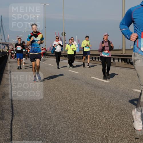 03.10.2025 - Köhlbrandbrückenlauf Fabian Wolf http://msf.ph/oto/9039333 03.10.2025 09:53:35 Position 3 1536, 2117 meine-sportfotos.de