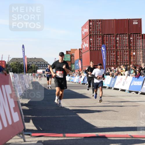 03.10.2025 - Köhlbrandbrückenlauf Lena Gebhardt http://msf.ph/oto/9039334 03.10.2025 12:55:29 Ziel 4089, 4104, 4233, 6091 meine-sportfotos.de