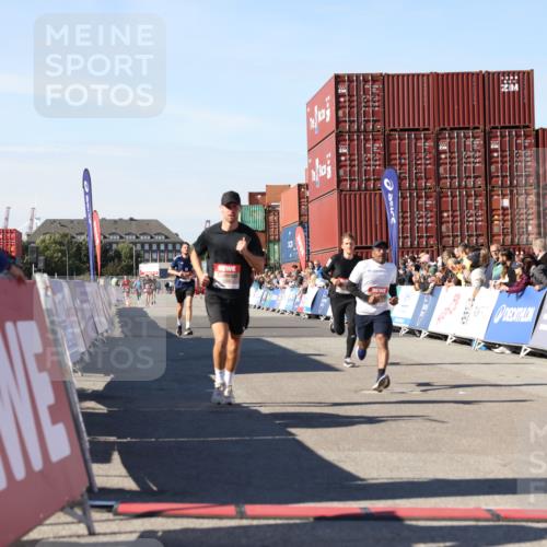 03.10.2025 - Köhlbrandbrückenlauf Lena Gebhardt http://msf.ph/oto/9039339 03.10.2025 12:55:29 Ziel 4089, 4104, 4233, 6091 meine-sportfotos.de