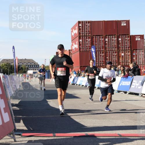 03.10.2025 - Köhlbrandbrückenlauf Lena Gebhardt http://msf.ph/oto/9039347 03.10.2025 12:55:30 Ziel 4089, 4104, 4233, 6091 meine-sportfotos.de