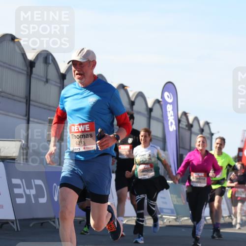 03.10.2025 - Köhlbrandbrückenlauf Luisa Fischer http://msf.ph/oto/9039348 03.10.2025 13:29:37 Ziel 4629, 4660, 4720, 4733, 5470, 5482, 5601, 6093, 6156, 6215, 6334, 6335, 6336, 6351, 6387, 6439, 6539, 6543, 6554, 6555 meine-sportfotos.de