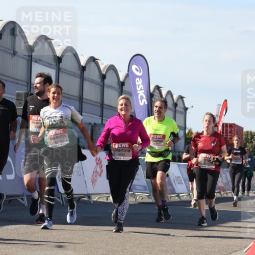 03.10.2025 - Köhlbrandbrückenlauf Luisa Fischer http://msf.ph/oto/9039361 03.10.2025 13:29:39 Ziel 4629, 4660, 4720, 4733, 5119, 5120, 5470, 5482, 5601, 6093, 6156, 6215, 6334, 6335, 6336, 6351, 6387, 6439, 6539, 6543, 6554, 6555 meine-sportfotos.de