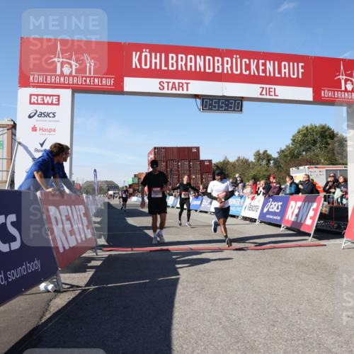 03.10.2025 - Köhlbrandbrückenlauf Lena Gebhardt http://msf.ph/oto/9039365 03.10.2025 12:55:30 Ziel 4089, 4104, 4233, 6091 meine-sportfotos.de