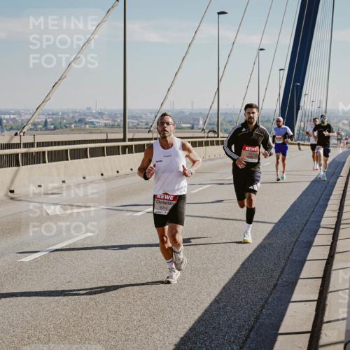 03.10.2025 - Köhlbrandbrückenlauf Michael Burmester http://msf.ph/oto/9039371 03.10.2025 12:18:49 Position 1 4017, 6793, 6216 meine-sportfotos.de