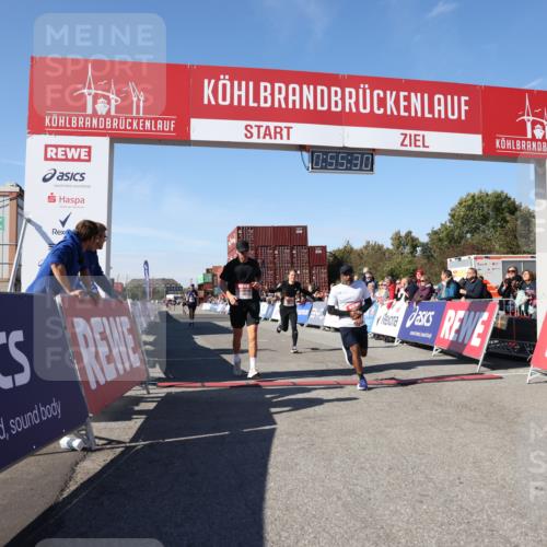 03.10.2025 - Köhlbrandbrückenlauf Lena Gebhardt http://msf.ph/oto/9039372 03.10.2025 12:55:31 Ziel 4089, 4104, 4233, 6091 meine-sportfotos.de