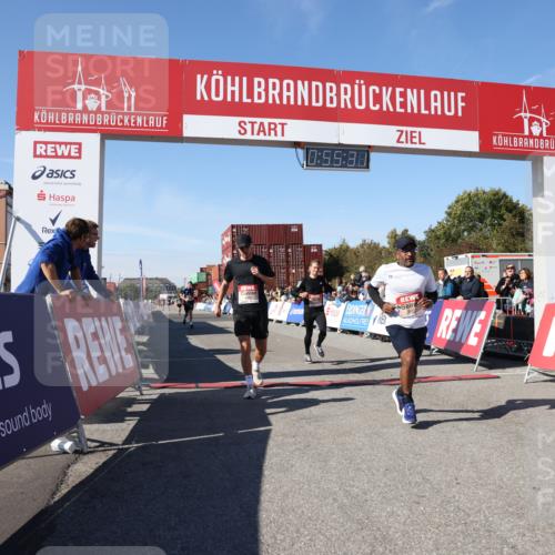 03.10.2025 - Köhlbrandbrückenlauf Lena Gebhardt http://msf.ph/oto/9039375 03.10.2025 12:55:31 Ziel 4089, 4104, 4233, 6091 meine-sportfotos.de