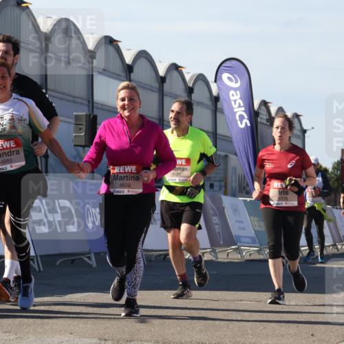 03.10.2025 - Köhlbrandbrückenlauf Luisa Fischer http://msf.ph/oto/9039376 03.10.2025 13:29:40 Ziel 4629, 4660, 4720, 4733, 5119, 5120, 5470, 5482, 6093, 6215, 6334, 6335, 6336, 6351, 6387, 6439, 6539, 6543, 6554, 6555 meine-sportfotos.de