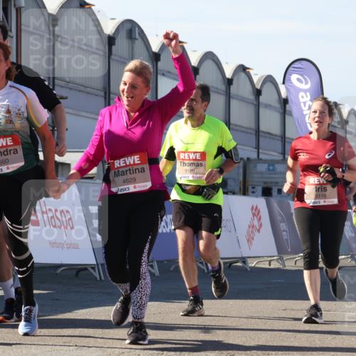03.10.2025 - Köhlbrandbrückenlauf Luisa Fischer http://msf.ph/oto/9039381 03.10.2025 13:29:41 Ziel 4629, 4660, 4720, 4733, 5119, 5120, 5260, 5470, 5482, 6093, 6215, 6334, 6335, 6336, 6387, 6439, 6539, 6543, 6554, 6555 meine-sportfotos.de