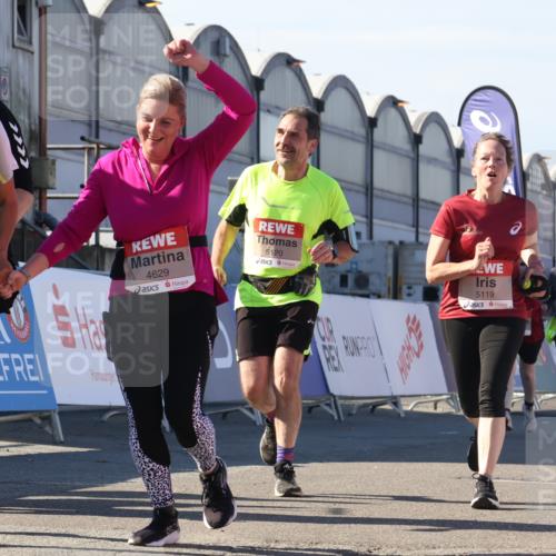 03.10.2025 - Köhlbrandbrückenlauf Luisa Fischer http://msf.ph/oto/9039384 03.10.2025 13:29:41 Ziel 4629, 4660, 4720, 4733, 5119, 5120, 5260, 5470, 5482, 6093, 6215, 6334, 6335, 6336, 6387, 6439, 6539, 6543, 6554, 6555 meine-sportfotos.de