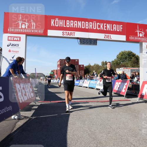 03.10.2025 - Köhlbrandbrückenlauf Lena Gebhardt http://msf.ph/oto/9039394 03.10.2025 12:55:32 Ziel 4089, 4104, 4233, 6091 meine-sportfotos.de