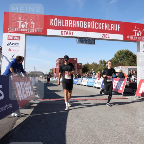 03.10.2025 - Köhlbrandbrückenlauf Lena Gebhardt http://msf.ph/oto/9039396 03.10.2025 12:55:32 Ziel 4089, 4104, 4233, 6091 meine-sportfotos.de