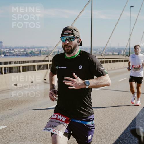 03.10.2025 - Köhlbrandbrückenlauf Michael Burmester http://msf.ph/oto/9039402 03.10.2025 12:18:55 Position 1 96, 6458 meine-sportfotos.de