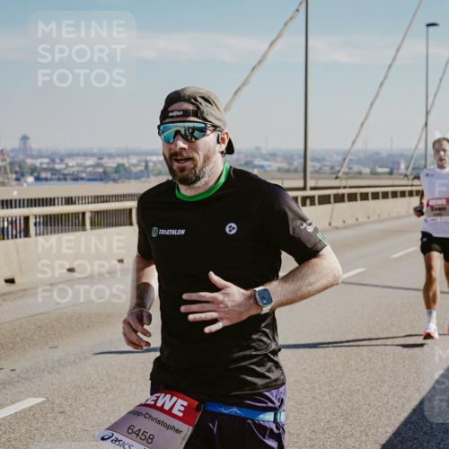 03.10.2025 - Köhlbrandbrückenlauf Michael Burmester http://msf.ph/oto/9039405 03.10.2025 12:18:55 Position 1 96, 6458 meine-sportfotos.de