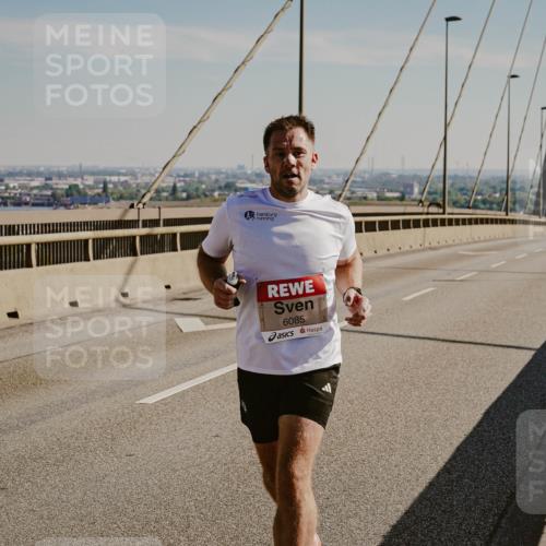 03.10.2025 - Köhlbrandbrückenlauf Michael Burmester http://msf.ph/oto/9039409 03.10.2025 12:18:57 Position 1 6085 meine-sportfotos.de