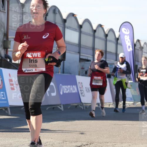 03.10.2025 - Köhlbrandbrückenlauf Luisa Fischer http://msf.ph/oto/9039411 03.10.2025 13:29:43 Ziel 4629, 4660, 4720, 4733, 5119, 5120, 5260, 5333, 5482, 5574, 6093, 6215, 6387, 6439, 6543, 6554, 6555 meine-sportfotos.de