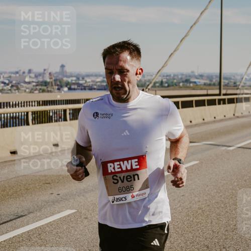 03.10.2025 - Köhlbrandbrückenlauf Michael Burmester http://msf.ph/oto/9039414 03.10.2025 12:18:57 Position 1 6085 meine-sportfotos.de