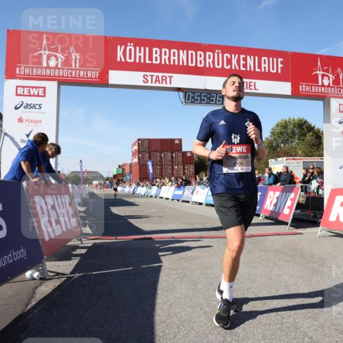 03.10.2025 - Köhlbrandbrückenlauf Lena Gebhardt http://msf.ph/oto/9039443 03.10.2025 12:55:37 Ziel 4001, 4089, 4104, 4233, 6091 meine-sportfotos.de