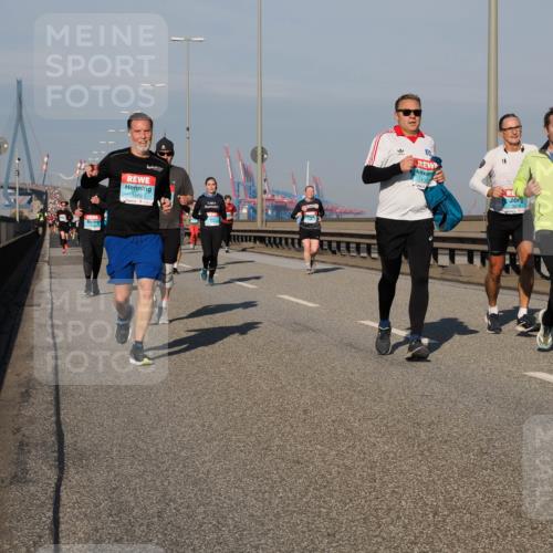 03.10.2025 - Köhlbrandbrückenlauf Fabian Wolf http://msf.ph/oto/9039445 03.10.2025 09:53:39 Position 3 1660, 137, 3410 meine-sportfotos.de