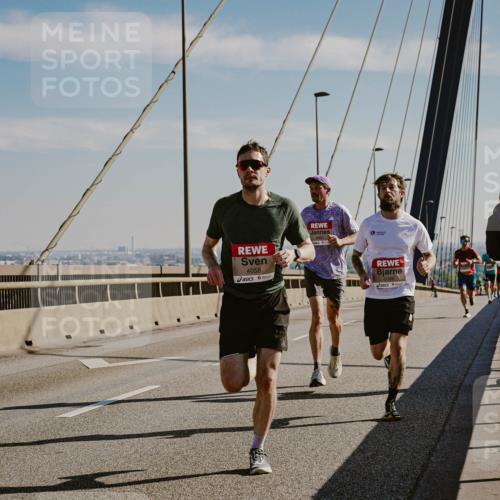 03.10.2025 - Köhlbrandbrückenlauf Michael Burmester http://msf.ph/oto/9039448 03.10.2025 12:19:22 Position 1 4058, 6086 meine-sportfotos.de
