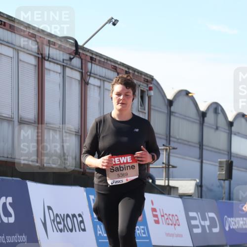 03.10.2025 - Köhlbrandbrückenlauf Luisa Fischer http://msf.ph/oto/9039469 03.10.2025 13:29:59 Ziel 4459, 4714, 4825, 5369, 5587, 5621, 5930, 5944, 6066, 6234, 6570, 6698 meine-sportfotos.de