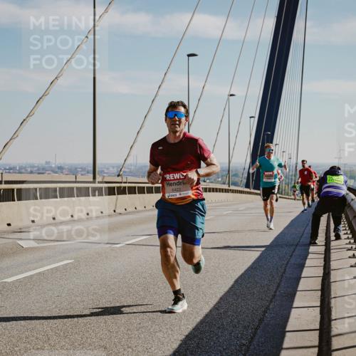 03.10.2025 - Köhlbrandbrückenlauf Michael Burmester http://msf.ph/oto/9039472 03.10.2025 12:19:28 Position 1 6422 meine-sportfotos.de