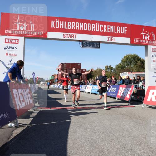 03.10.2025 - Köhlbrandbrückenlauf Lena Gebhardt http://msf.ph/oto/9039482 03.10.2025 12:55:46 Ziel 4001, 4594, 6100, 6480, 6762 meine-sportfotos.de