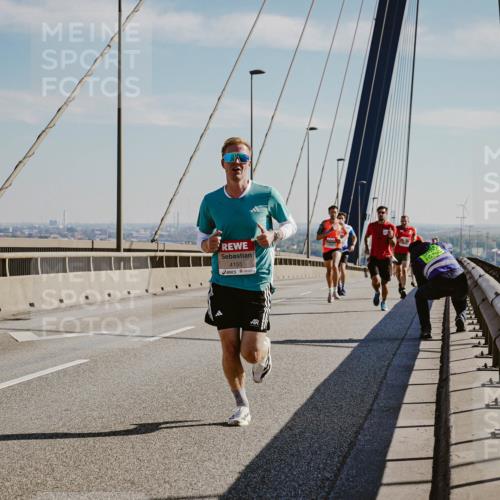 03.10.2025 - Köhlbrandbrückenlauf Michael Burmester http://msf.ph/oto/9039493 03.10.2025 12:19:31 Position 1 4155 meine-sportfotos.de