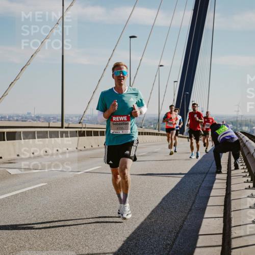 03.10.2025 - Köhlbrandbrückenlauf Michael Burmester http://msf.ph/oto/9039497 03.10.2025 12:19:32 Position 1 4155 meine-sportfotos.de